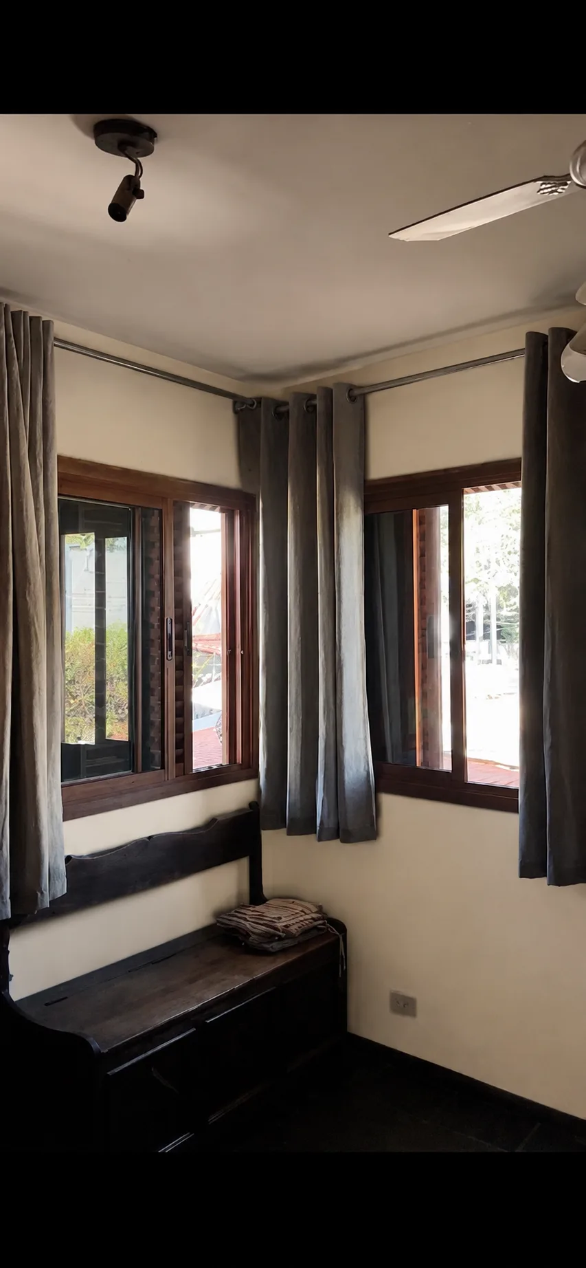 Janelas Amadeiradas em ambiente integrado