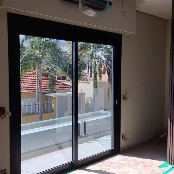 Porta de Correr de Vidro esquadria preta